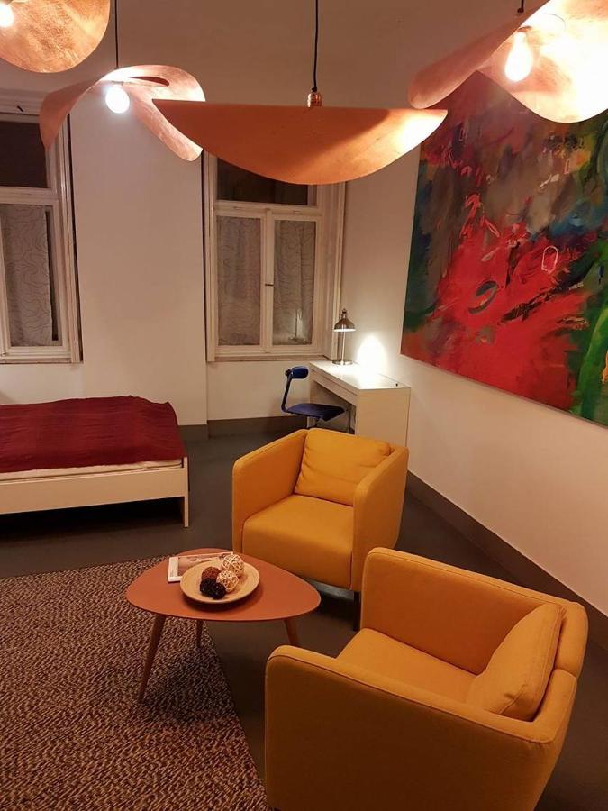 Stylish Holiday Art Apartment - Wifi & Great Location Budapest Bagian luar foto