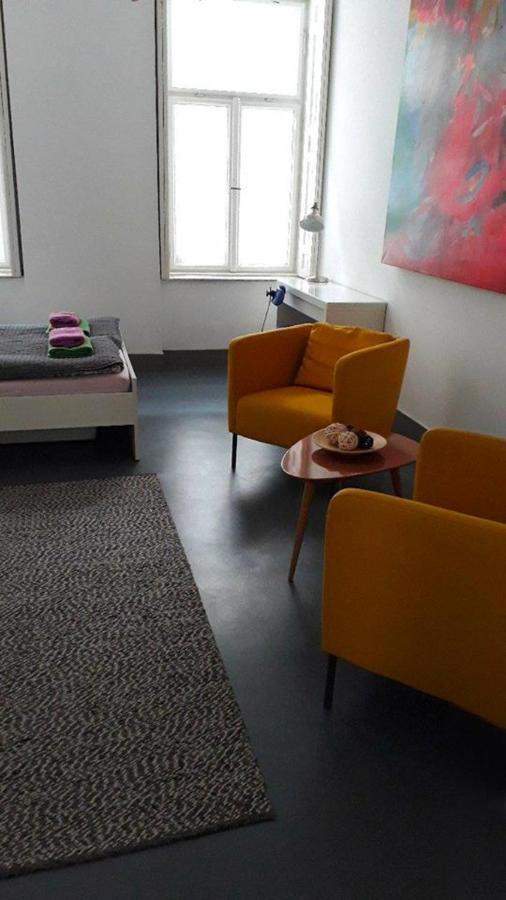 Stylish Holiday Art Apartment - Wifi & Great Location Budapest Bagian luar foto