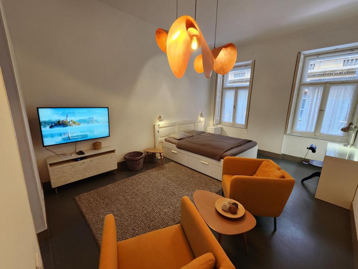 Stylish Holiday Art Apartment - Wifi & Great Location Budapest Bagian luar foto