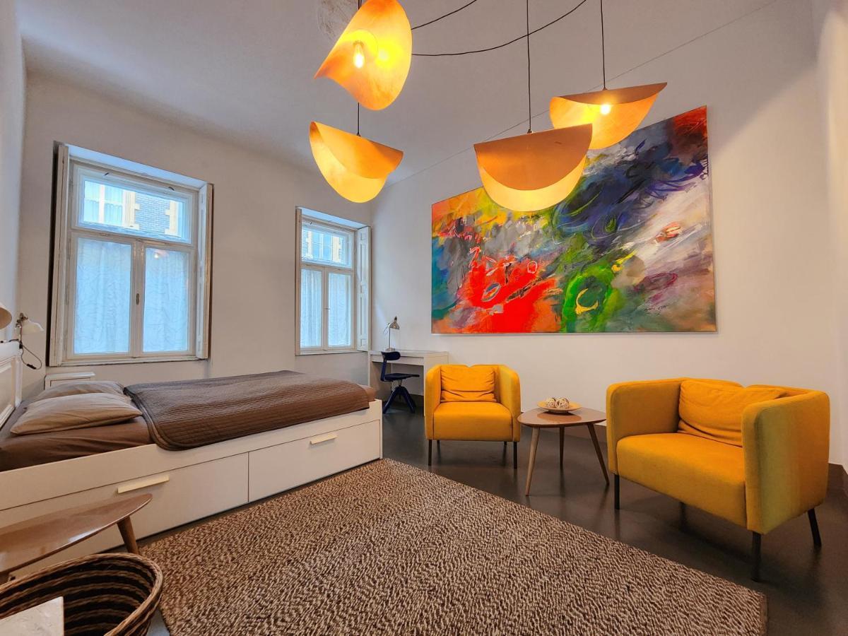 Stylish Holiday Art Apartment - Wifi & Great Location Budapest Bagian luar foto